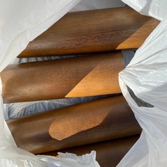 木製テーブルの画像