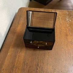 【引取り者決定】和風　鏡付き小物入れ　プラチック製の画像
