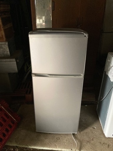 内側綺麗です! AQUA 冷凍冷蔵庫13年式 109L AQR-111B 2ドア シルバー 耐熱テーブル ノンフロン 省エネ