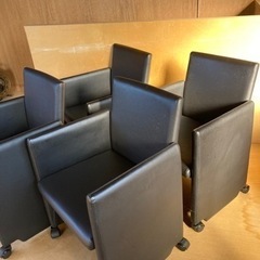 キャスター付きレザーチェアー４脚の画像