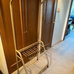 ハンガーラック差し上げます