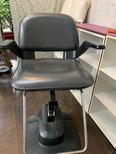 電動カット椅子　美容機器　タカラベルモント