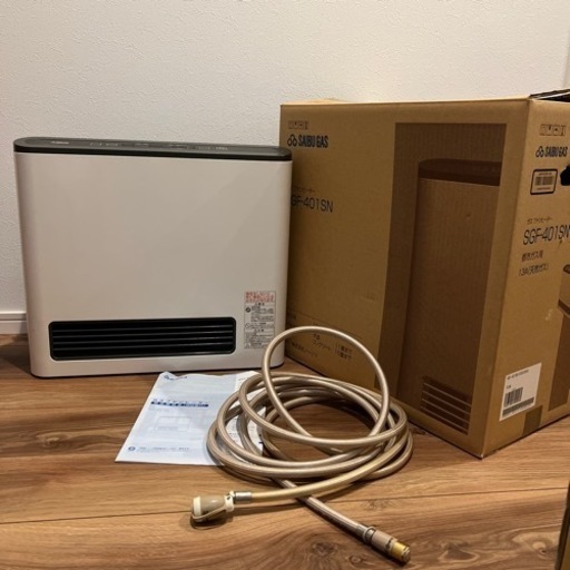 ガスファンヒーターSGF-401SNとPCモニターのセット