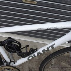 GIANT ESCAPE R3(ジャイアント エスケープR3)ホワイト【2015-16年】安心の定番クロスバイク！　変速：3×8ｓ　サイズ：S　格安！前回即売れにつき、もう一台出品！の画像