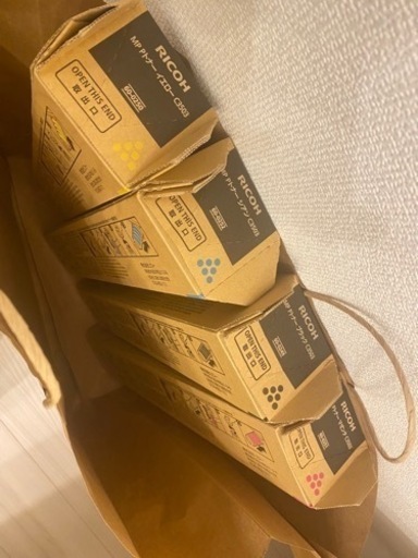 トナー黒、赤、黄、青４色
