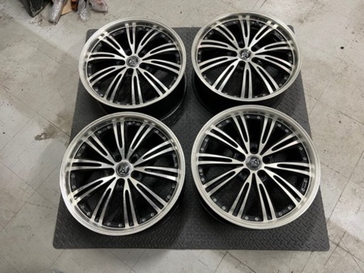 ラグジュアリーなホイール　19インチ8Jプラ45通し　114.3