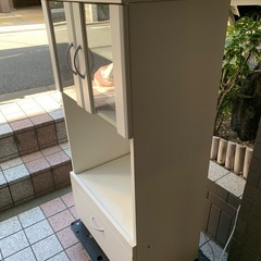 💕【無料😊】白い食器棚の画像
