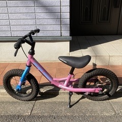 ストライダー　　キックバイク　