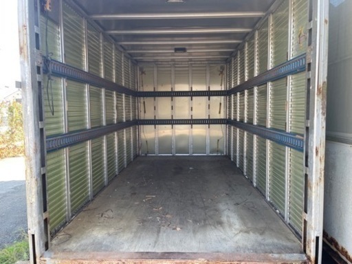 トラックのアルミ箱　引き取りに来れる方限定　コンテナ　受け渡し予定者決定しました