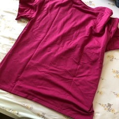 ピンク　半袖Tシャツの画像