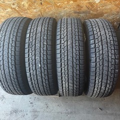 極上タイヤ　YOKOHAMA ヨコハマ　G075 215/70R16 スタッドレス タイヤ　2018年製　16インチ