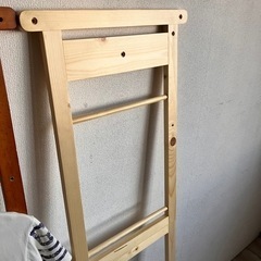 数量限定　天然木パイン材の壁掛けラック　ブラウン各色あります。　ハンガーラック　ディスプレイラック　ラダーラックの画像