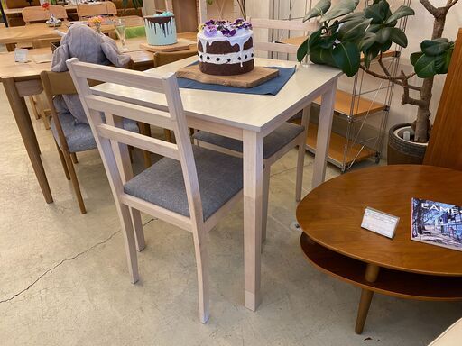 宇都宮でオシャレな家具を探すなら『オトワリバース！』ダイニングテーブルセット 3点セット オフホワイト 2人掛け 中古品