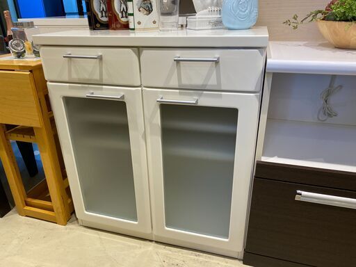 宇都宮でオシャレな家具を探すなら『オトワリバース！』キッチンボード レンジ台 収納棚 食器棚 ホワイト キッチン収納 中古品