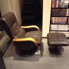 ☆★☆タダで差し上げます！★☆★【リクライニングチェア】（茶色）足置き オットマン付き 早いもの勝ちです！の画像