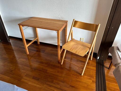 無印デスクとイス