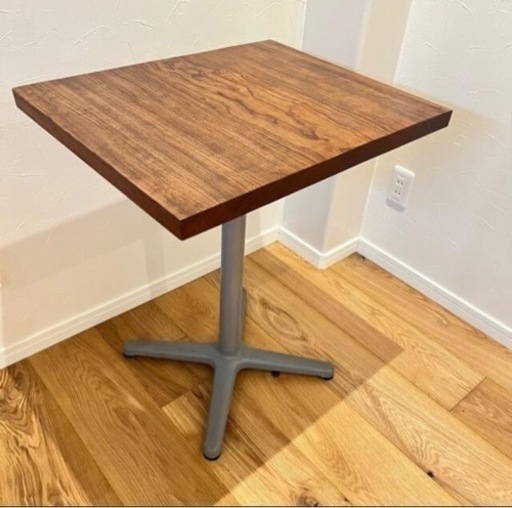 カフェテーブル ダイニングテーブル　1脚　天然木　大阪　引き取り限定