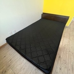 セミダブルベッド、マットレス付き