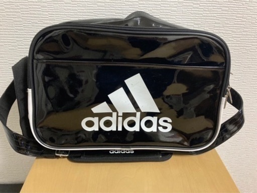 アディダス　エナメルスポーツバッグ