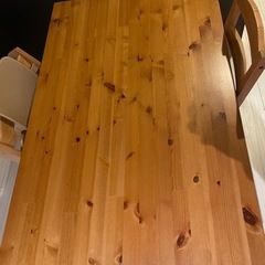 IKEA ダイニングテーブル & 椅子一脚の画像