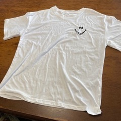 未着用のTシャツ