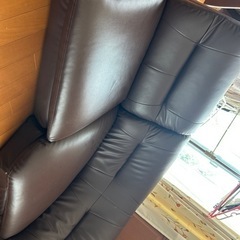 ソファー茶色の画像