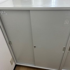 スチール棚2台 クリーム色の画像