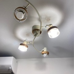 【受付終了】天井照明シーリングライト4灯リモコン付の画像