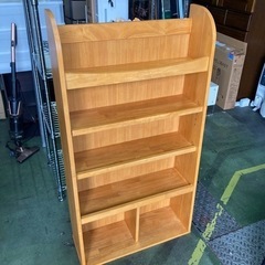 ● 木製の棚、本棚、幅68.5センチ