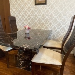 ダイニング＆椅子四脚の画像