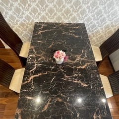 ダイニング＆椅子四脚の画像