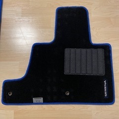 【新品】日産セレナ純正未使用フロアマット 日産セレナc27 e-POWER 運転席＋助手席２枚セットの画像