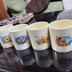 お皿、コップ、テーブルクロス