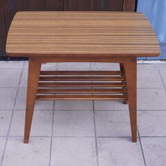 人気のkarimoku60(カリモク60) サイドテーブルです。レトロで使い勝手