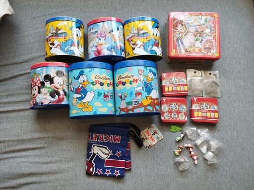 ディズニーグッズ　空き缶、バッジ、フィギュア