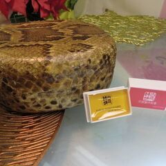 限定特価(送料無料)21.980円螺鈿棹と胴巻き付き蛇皮強化型胴(チーガ)セット imgrc0071774628.jpg