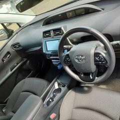 冬タイヤへ交換済みトヨタ プリウス【黒】7万km　4WDの画像