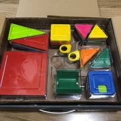 ピタゴラス　ひらめきのプレート　磁石パズル　64pcsの画像