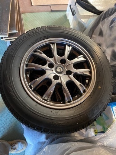 スタッドレスタイヤ　175/70 R14