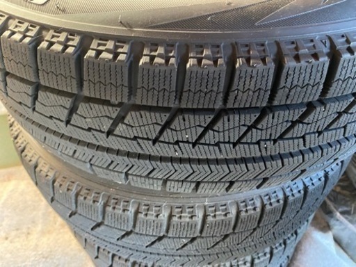 スタッドレスタイヤ　175/70 R14