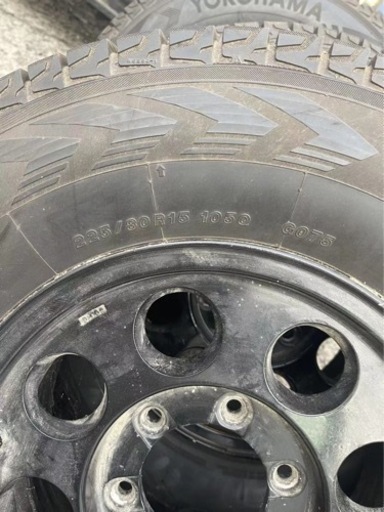 スタッドレスタイヤ　225/80 R15