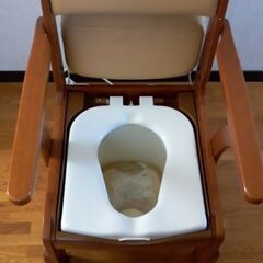 電熱ヒーター付きポータブルトイレの画像