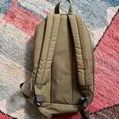 Herschel バック　カーキの画像