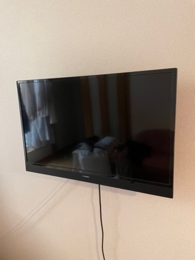 液晶テレビ　32インチ　壁取付金具とスタンド付