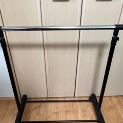ハンガーラック※取引き早い方優先に致します。