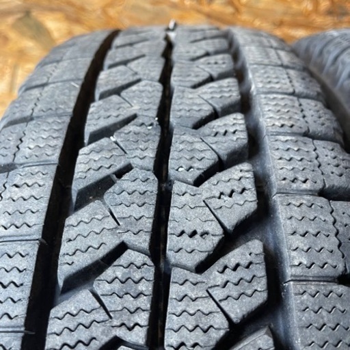 極上タイヤ　BRIDGESTONE ブリヂストン　ブリジストン　W979 205/70R16 111/109L LT スタッドレス タ