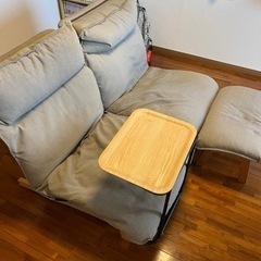 無印良品　ハイバックリクライニングソファ　オットマン、サイドテーブル付きの画像