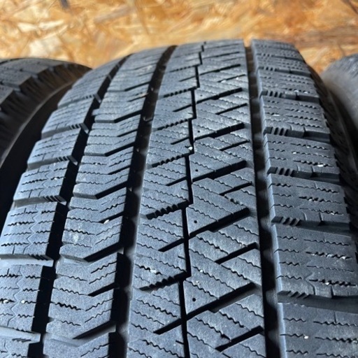 極上タイヤ　BRIDGESTONE ブリヂストン　ブリジストン　VRX2 215/60R17 スタッドレス タイヤ　2018年製2本2
