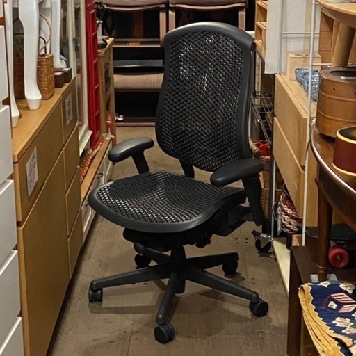 ハーマンミラー　セラチェア　Herman Miller  Celle Chair CJ133AACC AJ G1   オフィスチェア　OAチェア　デスクチェア　デスクワーク　リモートワーク　パソコン椅子　キャスターチェア　高級　デスク椅子 検　ランバーサポート　イング　OKAMURA コンテッサ　OAチェア スチールケース 肘付ハイバックチェア Keilhauer Jr junior キールハワー ジュニア タスクチェア　アーロンチェア　ジェローム　カルーソ