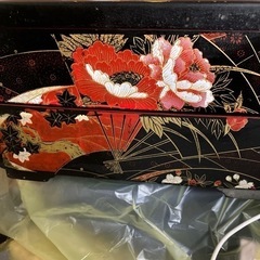 漆塗りの重箱